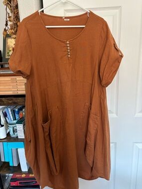 Button-Front Pocket Tunic Dress in Rust